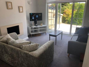 Cheerful 4 bedroom home with lovely garden, Bromley